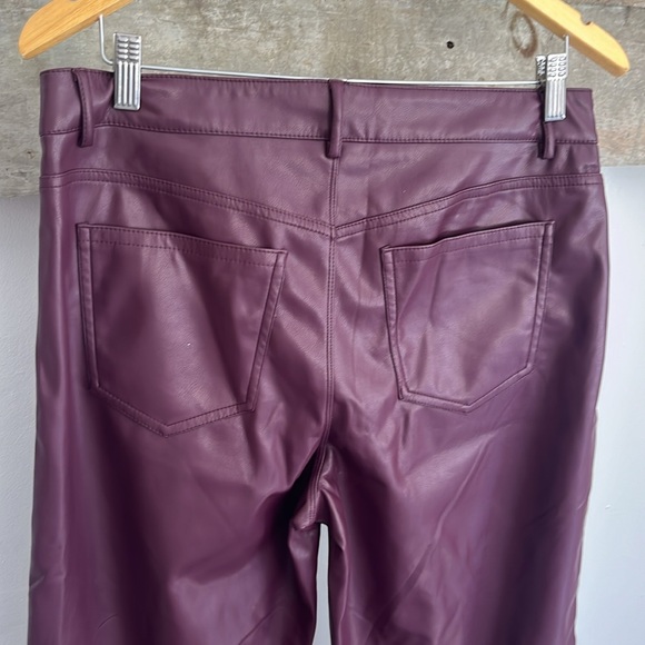 🆕🏷️ Vegan leather pants - Picture 4 of 5
